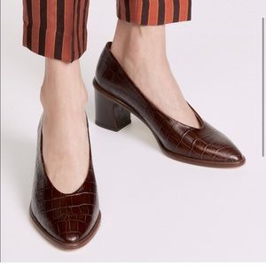 Brown Spanish leather heel.